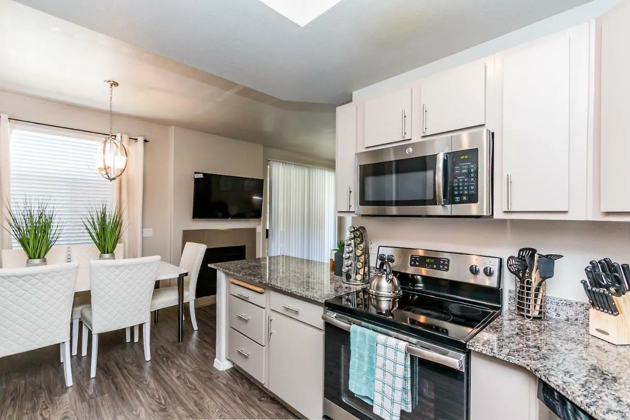 3 Bedroom - Tpc Golf, Shopping & Dining 3 Miles With Parking -1025 Phoenix 0*,  United States