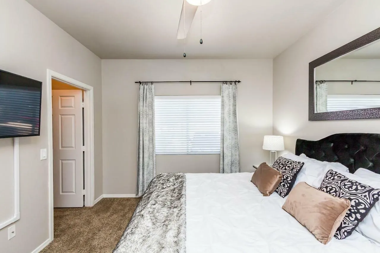 Holiday home 3 Bedroom - Tpc Golf, Shopping & Dining 3 Miles With Parking -1025 Phoenix