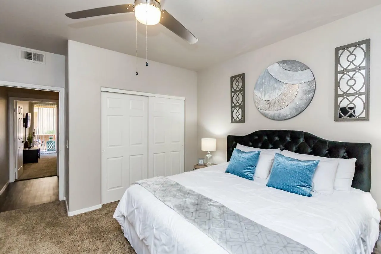 Holiday home 3 Bedroom - Tpc Golf, Shopping & Dining 3 Miles With Parking -1025 Phoenix